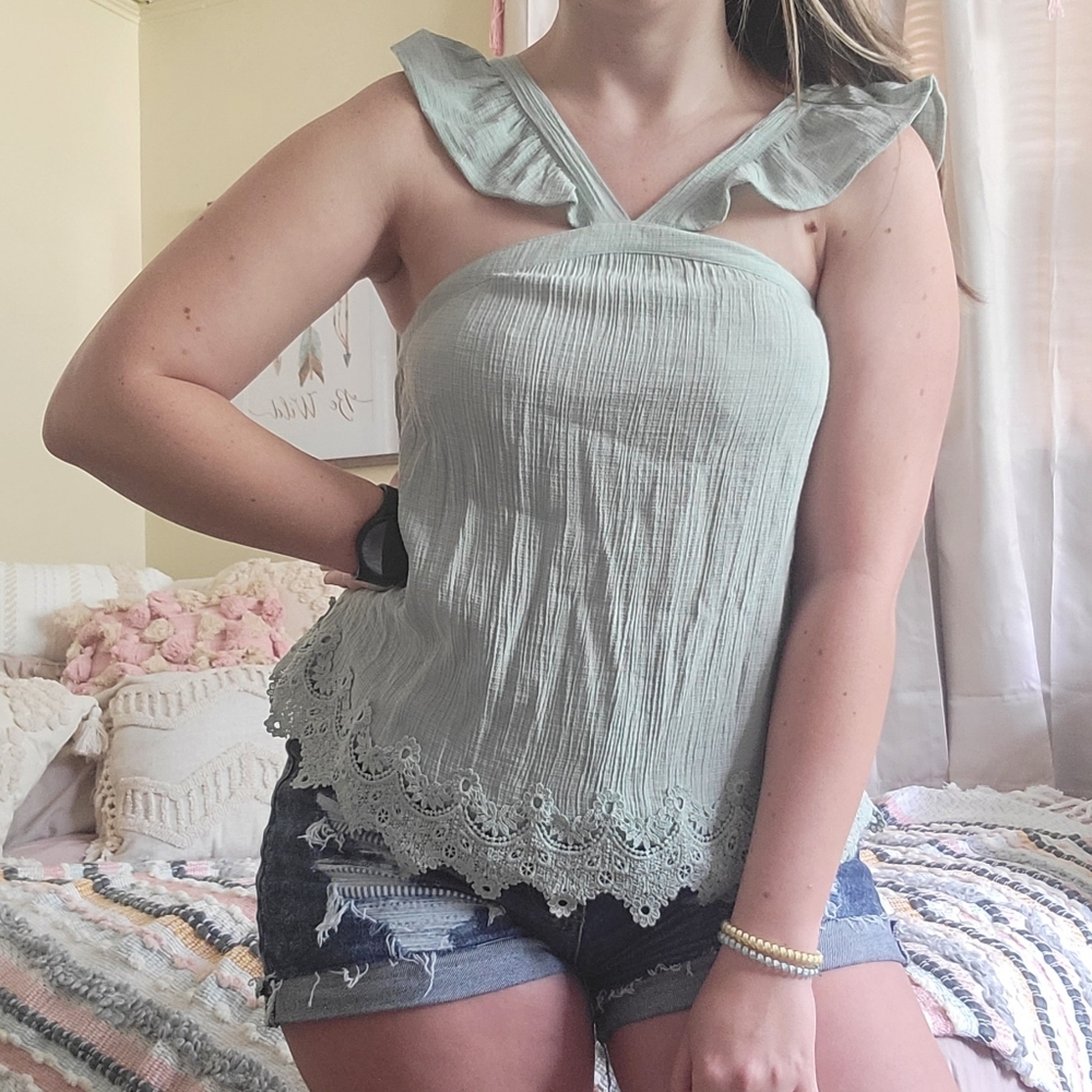 Mine top with ruffle sleeve and lace